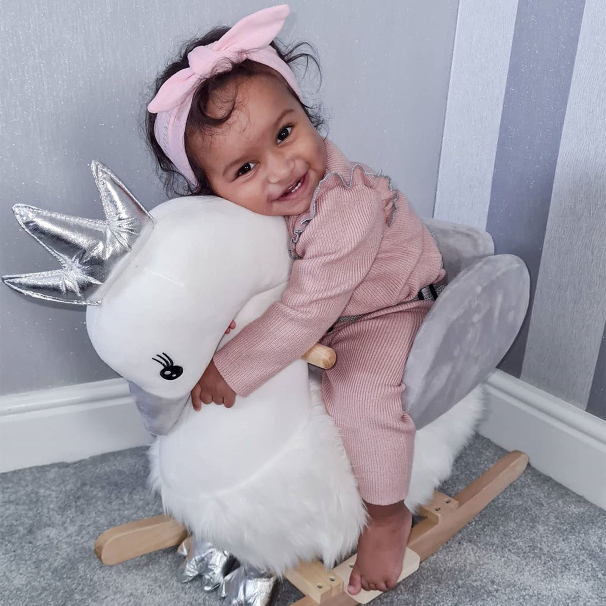 easycomfort easycomfort dondolo giocattolo a forma di cigno bianco e grigio per bambini 18 36 mesi max 40kg legno di pioppo e peluche