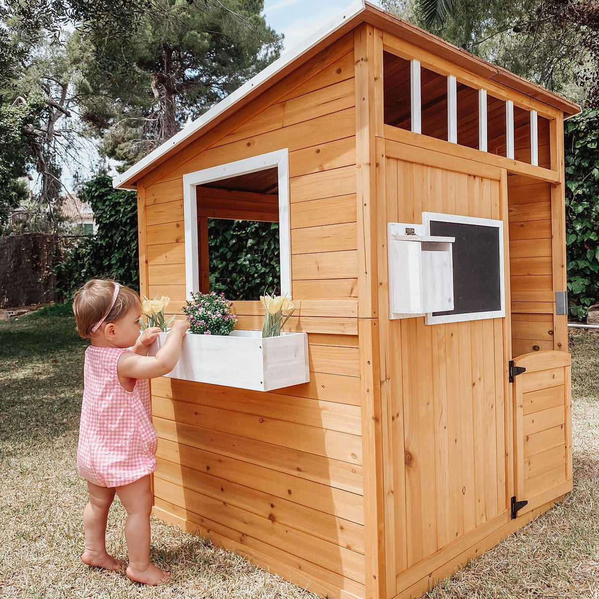 easycomfort easycomfort casetta per bambini in legno da esterno con porta finestre panca portavasi 122x108x135 5cm gialla