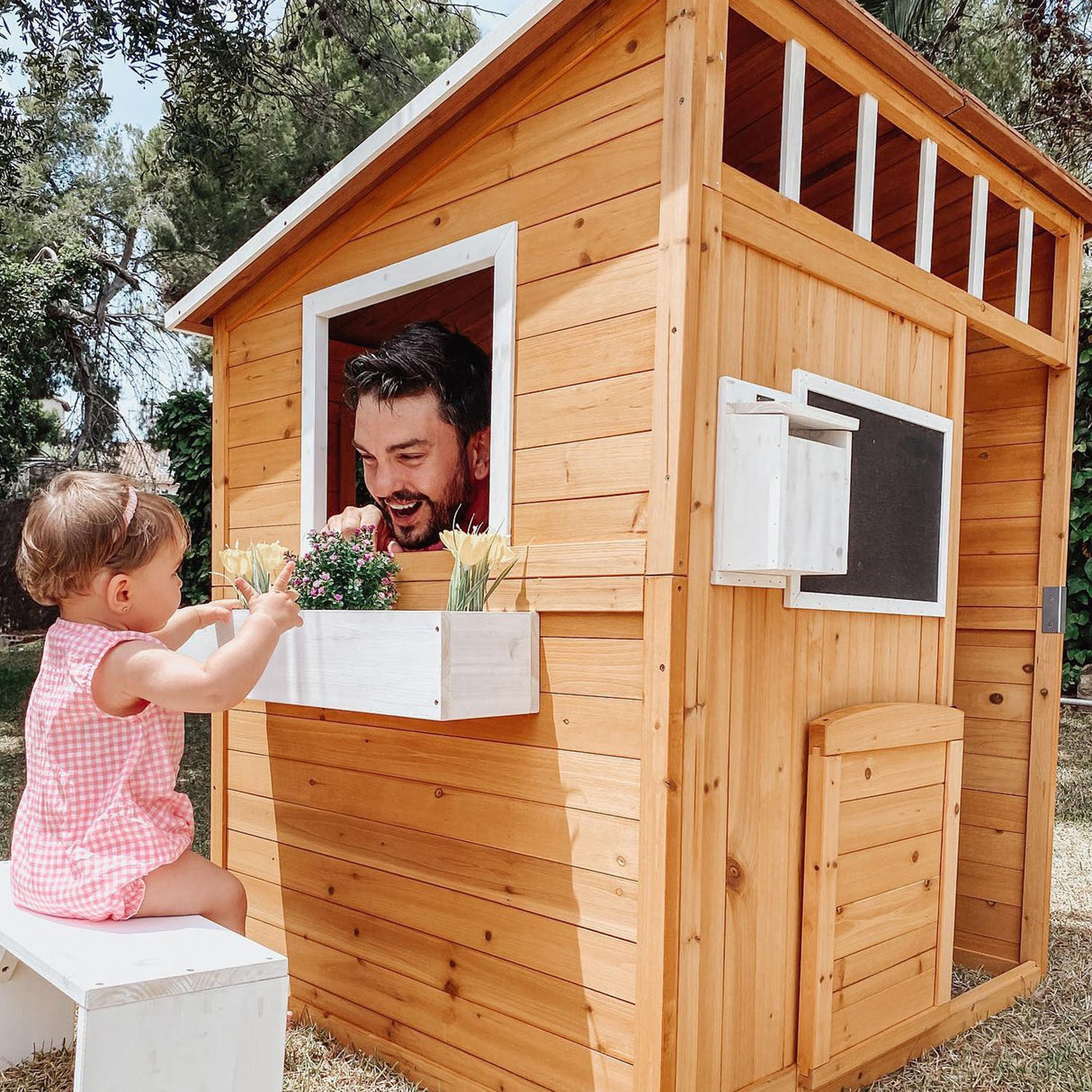 easycomfort easycomfort casetta per bambini in legno da esterno con porta finestre panca portavasi 122x108x135 5cm gialla