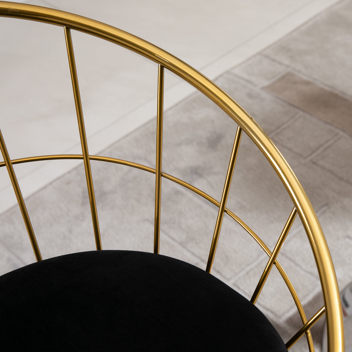 easycomfort easycomfort set 2 sgabelli da bar alti con schienale e poggiapiedi per salotto o cucina stile moderno cuscino in velluto e struttura in metallo 52 5x47x97cm nero e oro