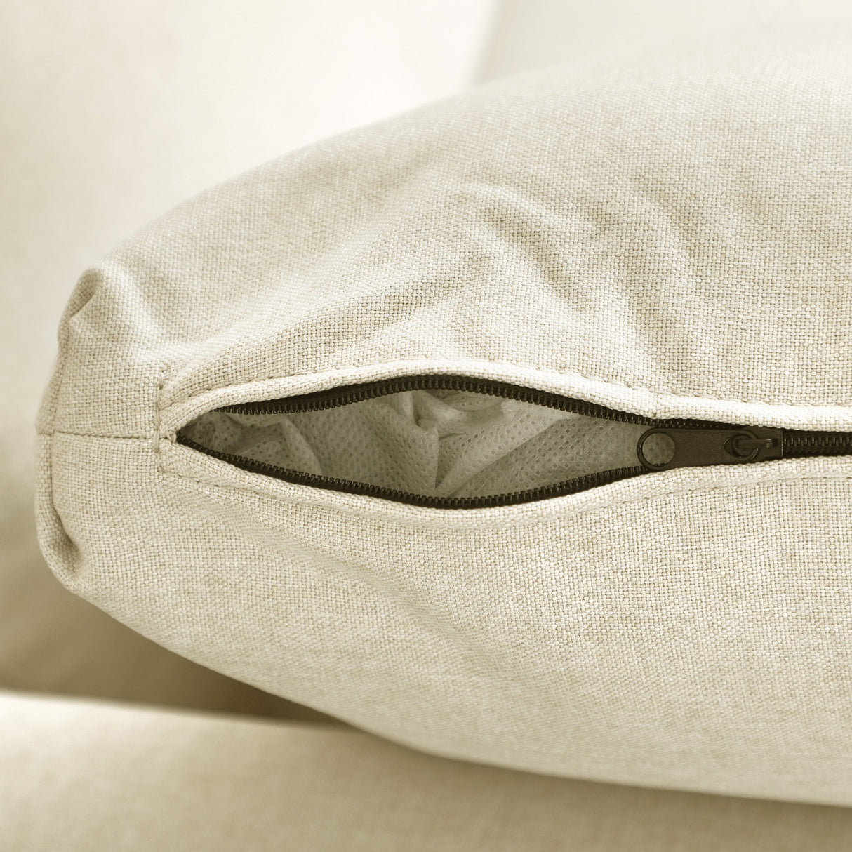 easycomfort easycomfort divano da 2 posti in legno di eucalipto e tessuto effetto lino con 2 cuscini 137x78x78 cm beige