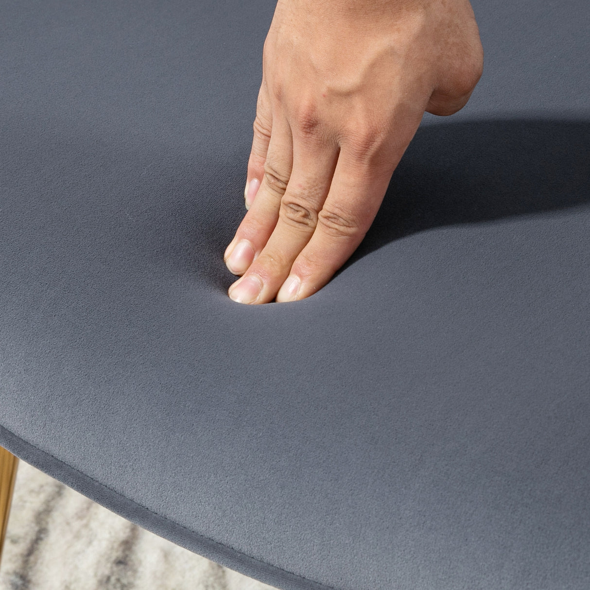 easycomfort easycomfort poltrona moderna con pouf poggiapiedi set vellutato e imbottito con gambe dorate grigio