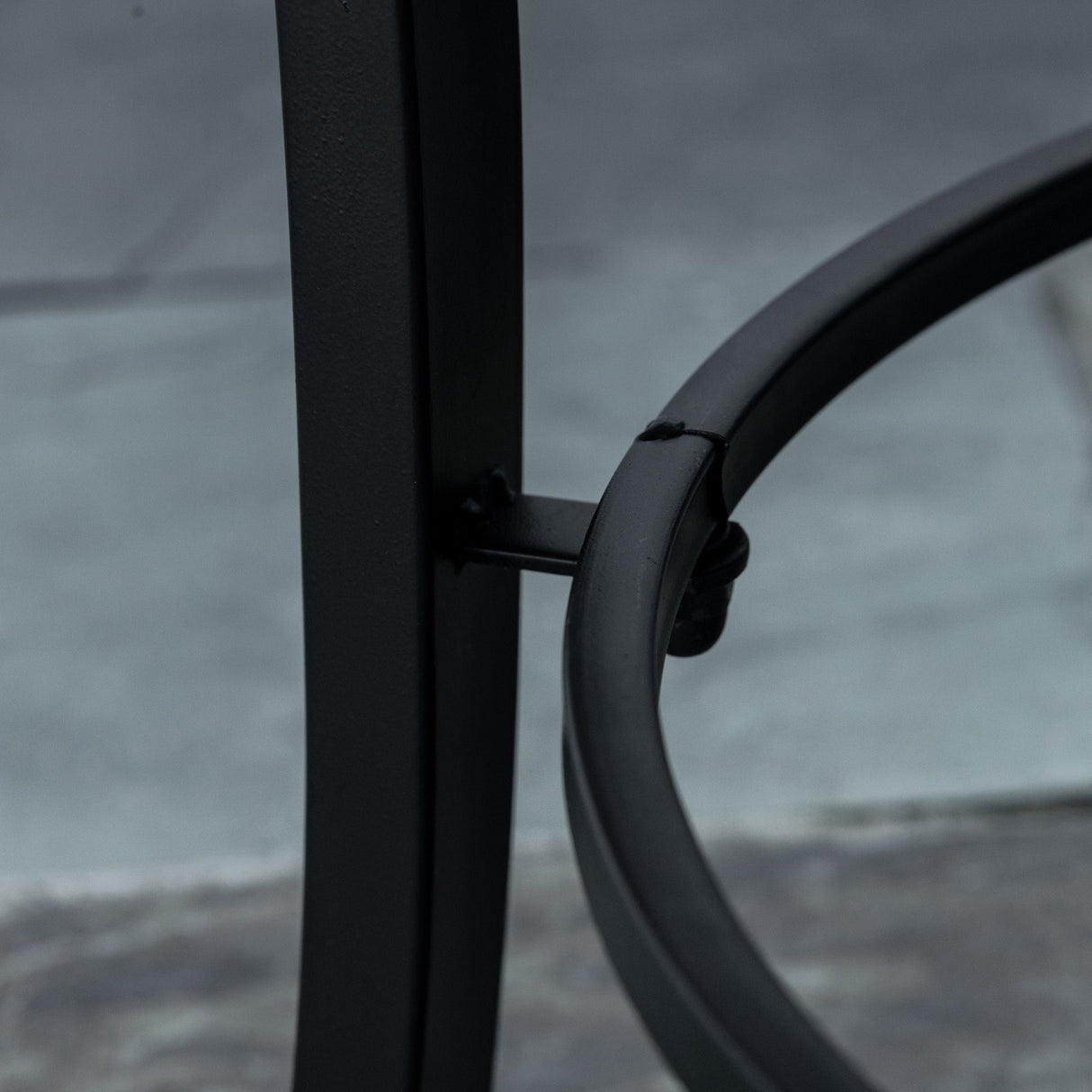 easycomfort braciere da giardino con coperchio parascintille attizzatoio e piano d appoggio in ceramica 68x68x45cm nero