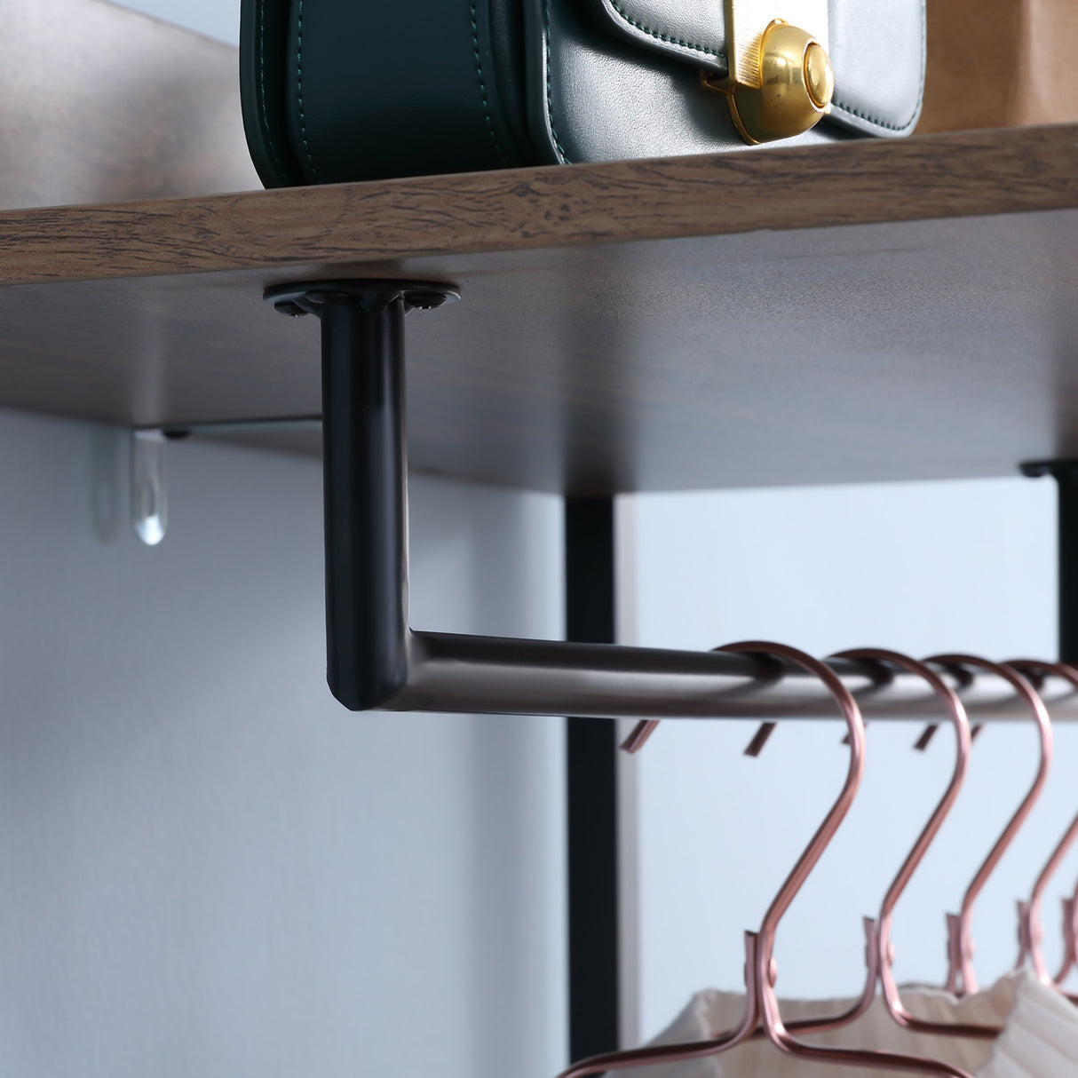 easycomfort easycomfort appendiabiti da terra con 1 asta e 4 ripiani aperti in truciolato e acciaio 60x40x180 cm marrone