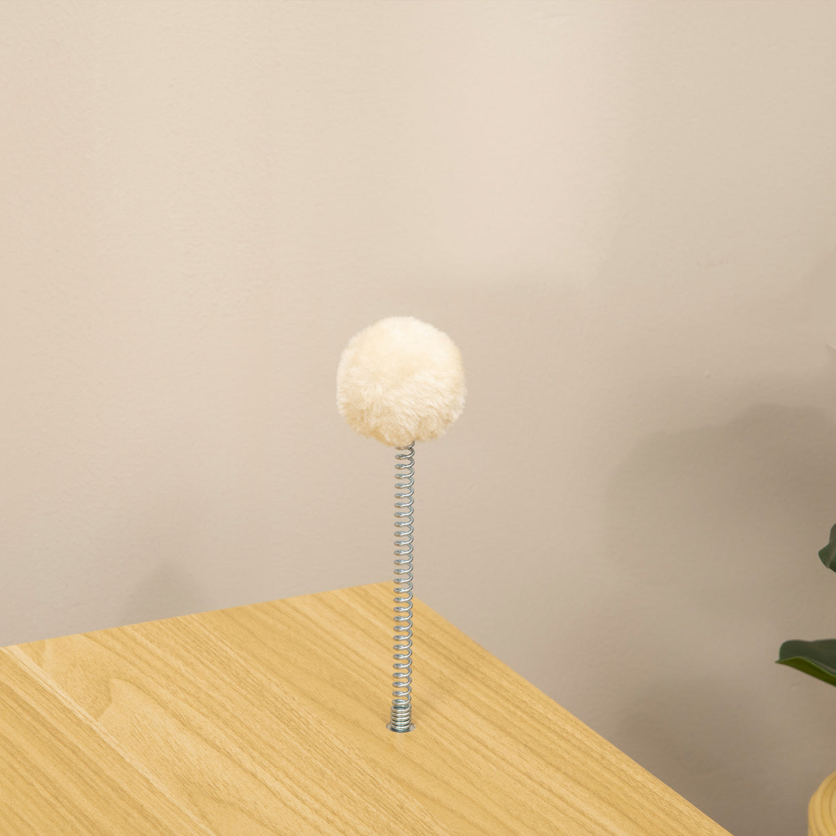 easycomfort casetta per gatti in truciolato a forma di televisore con cuscino e pallina giocattolo 50x28x43 cm