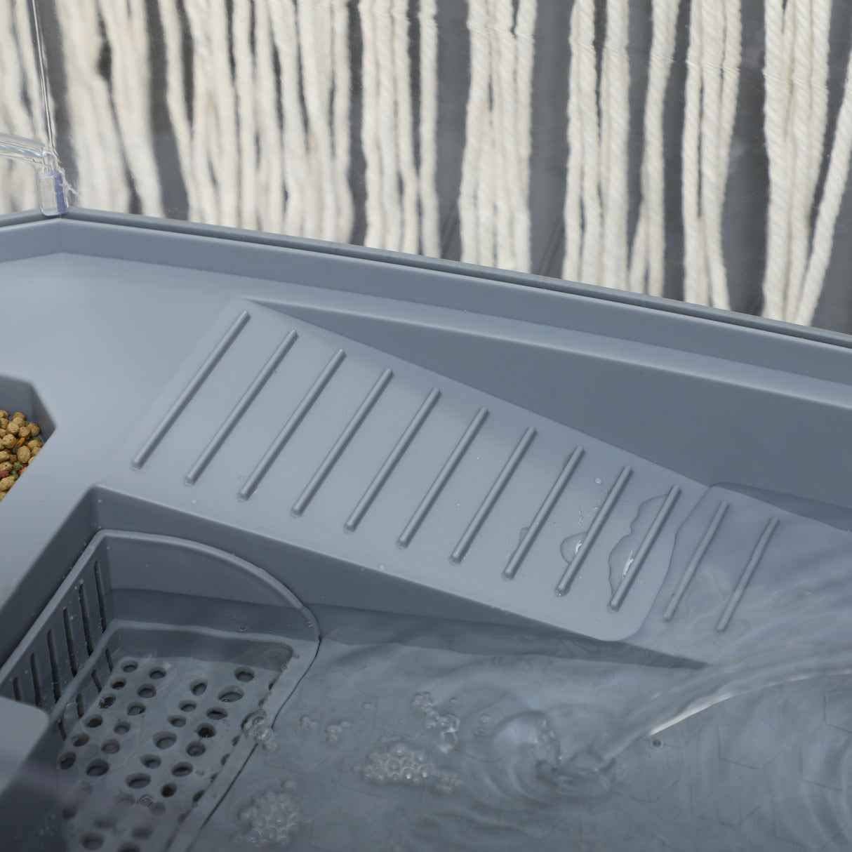 easycomfort vasca per tartarughe multifunzione con tubo e pompa d acqua 62x31x 21cm bianca