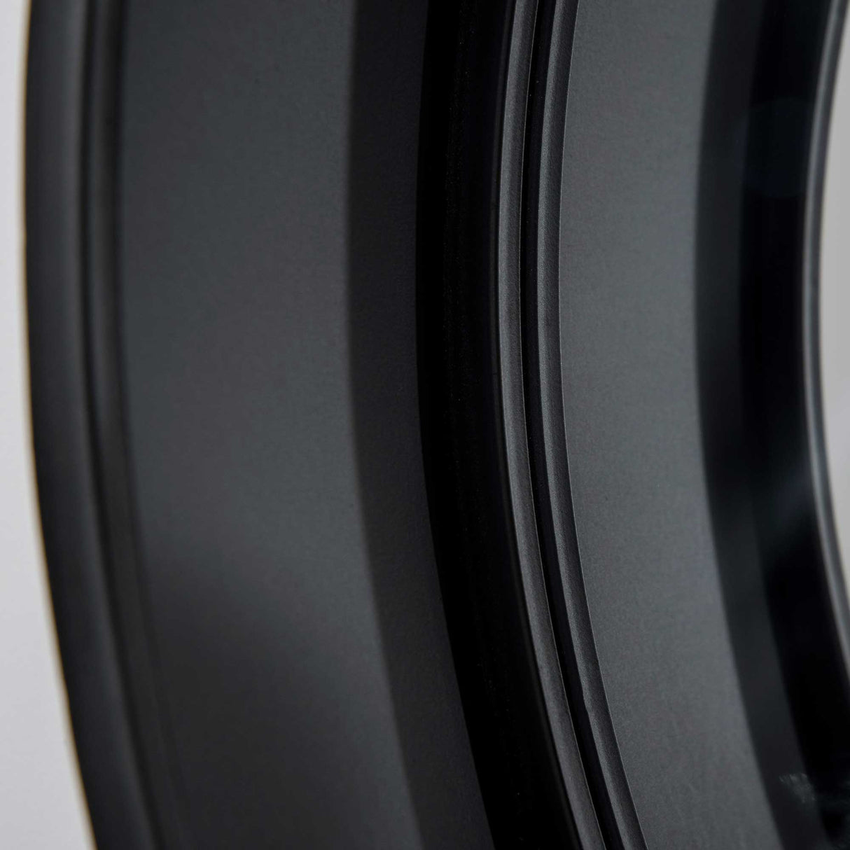 easycomfort easycomfort specchio da parete rotondo da 61cm con cassetto e cornice in metallo nero