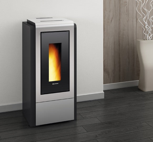 immagine-1-la-nordica-termostufa-a-pellet-la-nordica-extraflame-modello-megan-idro-steel-12-kw-colore-silver-new