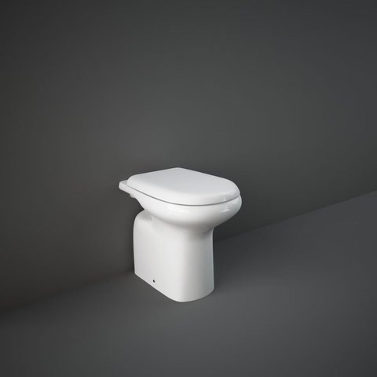 immagine-1-rak-ceramics-vaso-wc-a-pavimento-rak-orient-in-ceramica-con-scarico-a-terra-sedile-con-coperchio-rak-orient-originale-ean-99580551