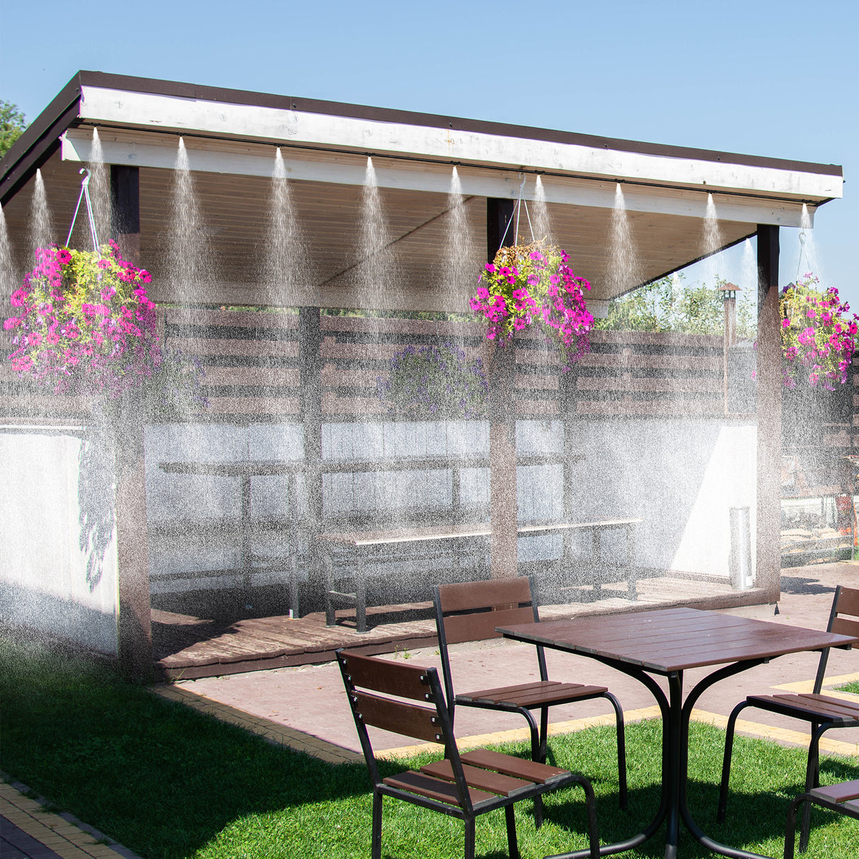 immagine-2-easycomfort-easycomfort-kit-nebulizzatore-da-giardino-con-11-ugelli-ottone-sistema-raffreddamento-irrigazione-a-goccia-tubo-9m-in-pp-ean-8054111841429