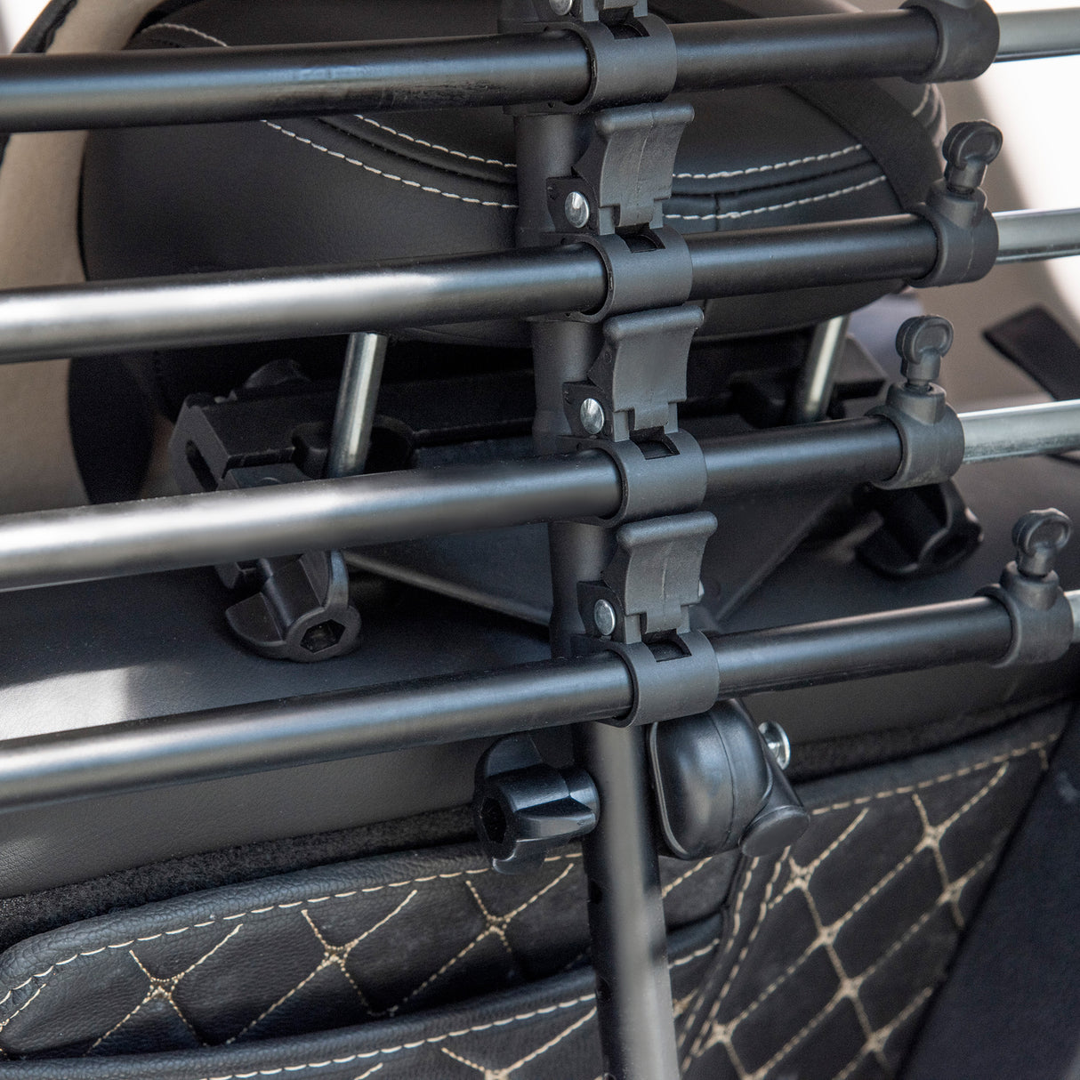 immagine-8-easycomfort-easycomfort-divisorio-auto-per-cani-regolabile-in-altezza-e-larghezza-in-ferro-e-abs-85-140x40-50-cm-nero