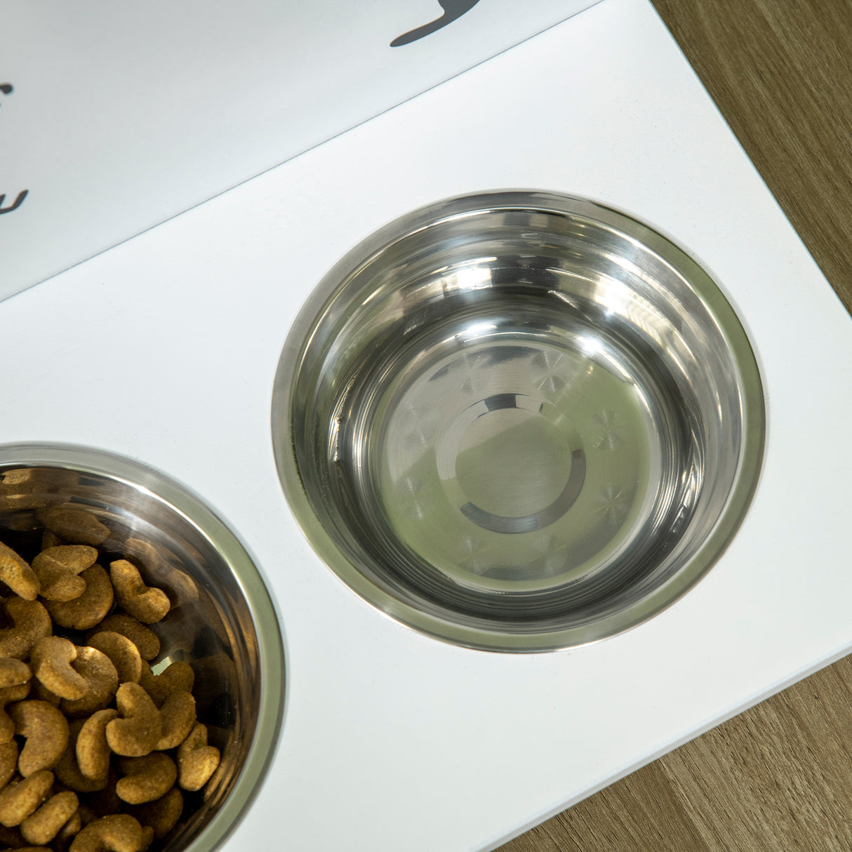 immagine-8-easycomfort-easycomfort-set-3-ciotole-per-cani-da-500ml-con-spazio-a-scomparsa-e-supporto-in-mdf-e-acciaio-inox-57x53x37-5-cm-bianco