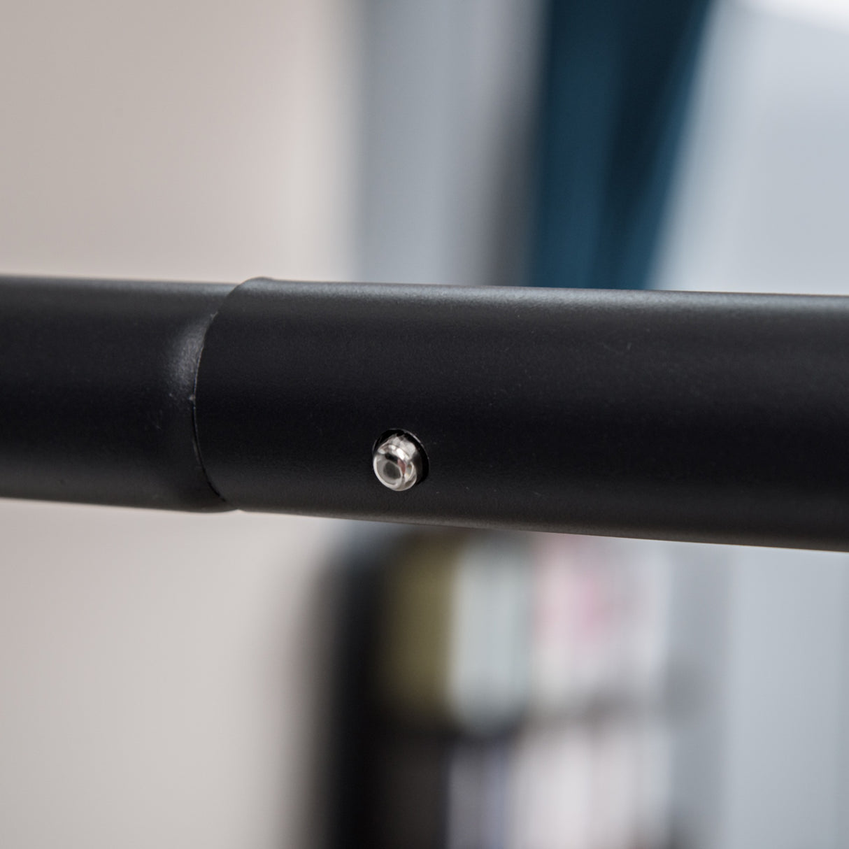 immagine-9-easycomfort-easycomfort-barra-per-trazioni-pieghevole-per-porte-75-95cm-con-installazione-senza-viti-in-acciaio-nero