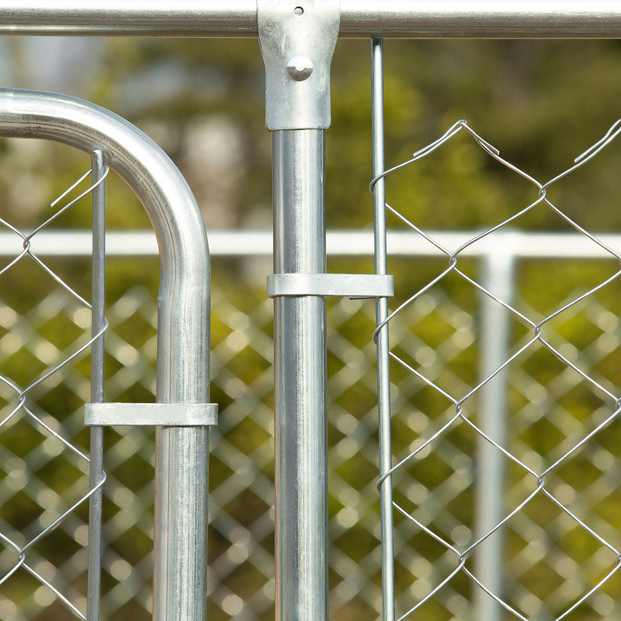 immagine-9-easycomfort-easycomfort-kennel-per-cani-da-esterno-a-maglie-con-porta-con-blocco-in-acciaio-400x400x182cm-argento