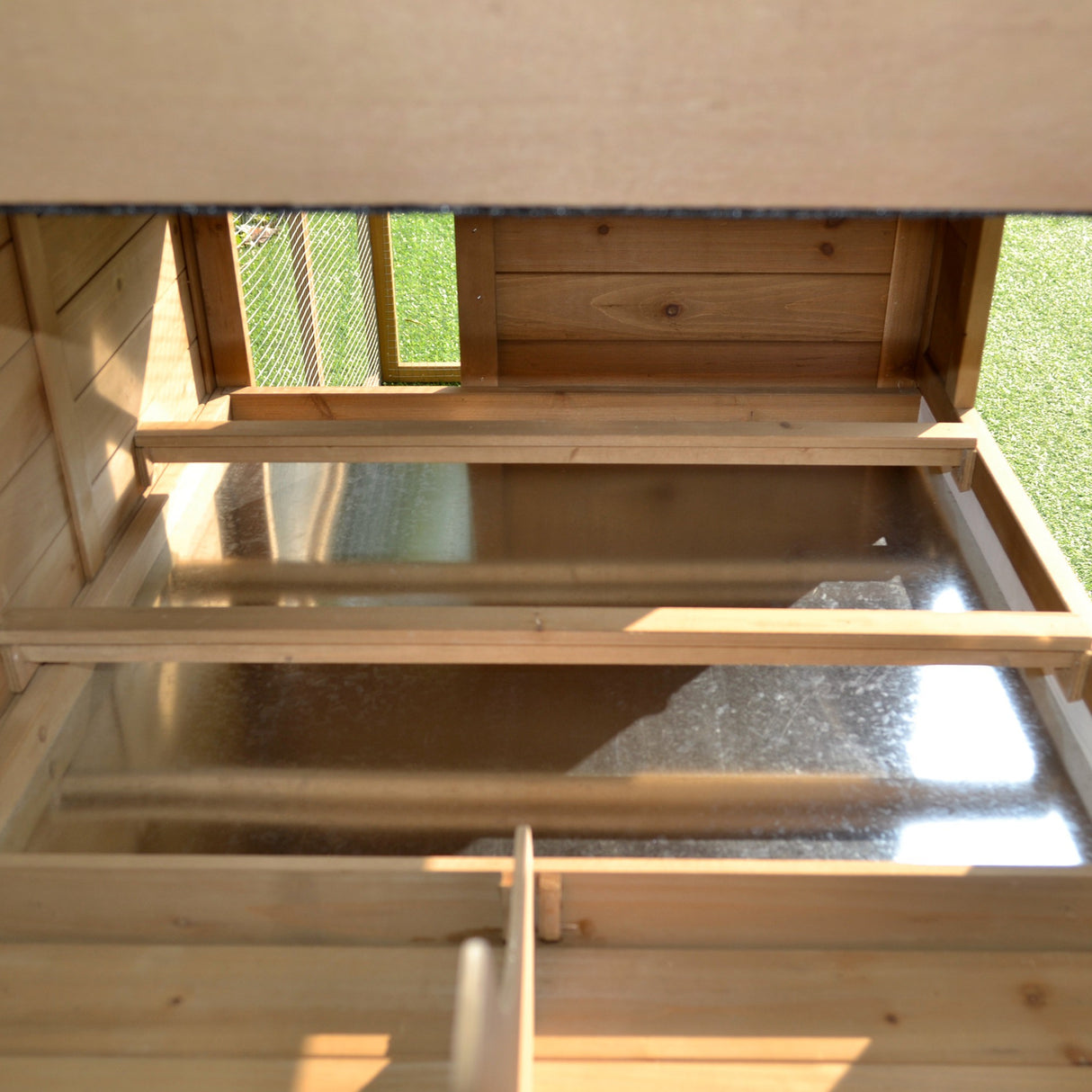 immagine-9-easycomfort-easycomfort-pollaio-per-galline-ovaiole-da-esterno-con-zona-di-corsa-zona-di-nidificazione-e-vassoio-estraibile-da-giardino-in-legno-200x80x105-cm-ean-8054144139388