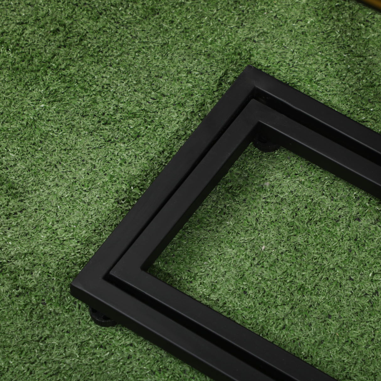 immagine-9-easycomfort-easycomfort-set-2-tavolini-da-giardino-a-c-in-metallo-e-legno-di-pino-con-design-impilabile-40x30x60-cm