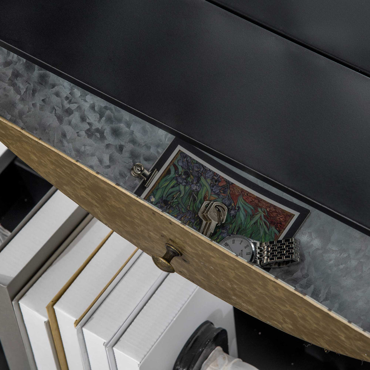 easycomfort easycomfort specchio da parete rotondo da 61cm con cassetto e cornice in metallo nero