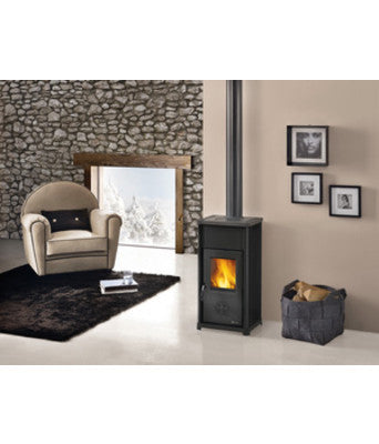 immagine-1-la-nordica-stufa-a-legna-in-acciaio-e-ghisa-la-nordica-extraflame-mod-tea-66-kw-nero-antracite-cod-93155-ean-8022724415115