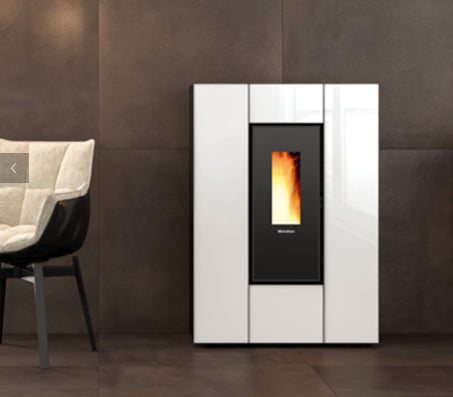 immagine-1-la-nordica-stufa-a-pellet-la-nordica-extraflame-marilena-plus-ad-crystal-37-80-kw