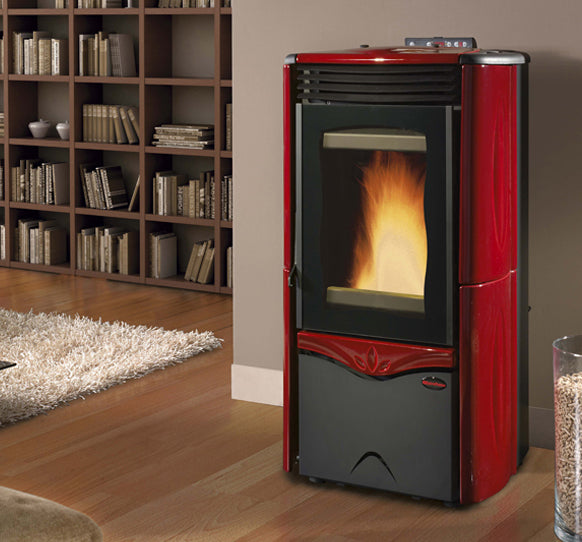immagine-1-la-nordica-termostufa-a-pellet-la-nordica-extraflame-modello-duchessa-idro-steel-12-kw-colore-bordeaux-ean-8055776918327