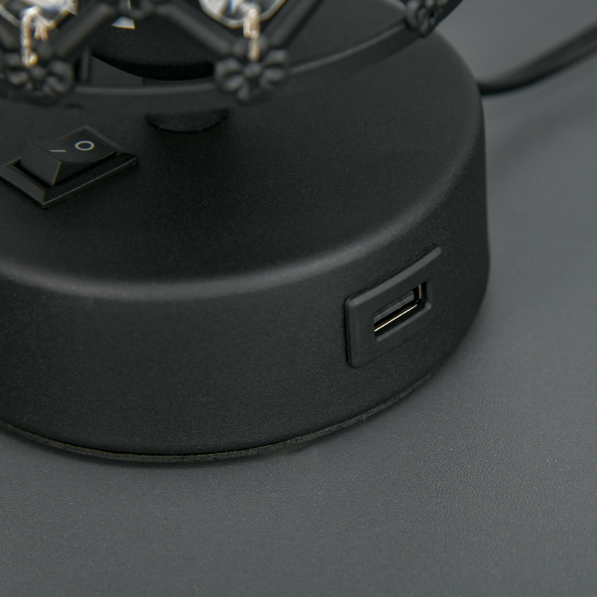 immagine-8-easycomfort-easycomfort-lampada-da-tavolo-con-paralume-in-cristallo-e-2-porte-usb-luce-regolabile-10-8x30cm-nero