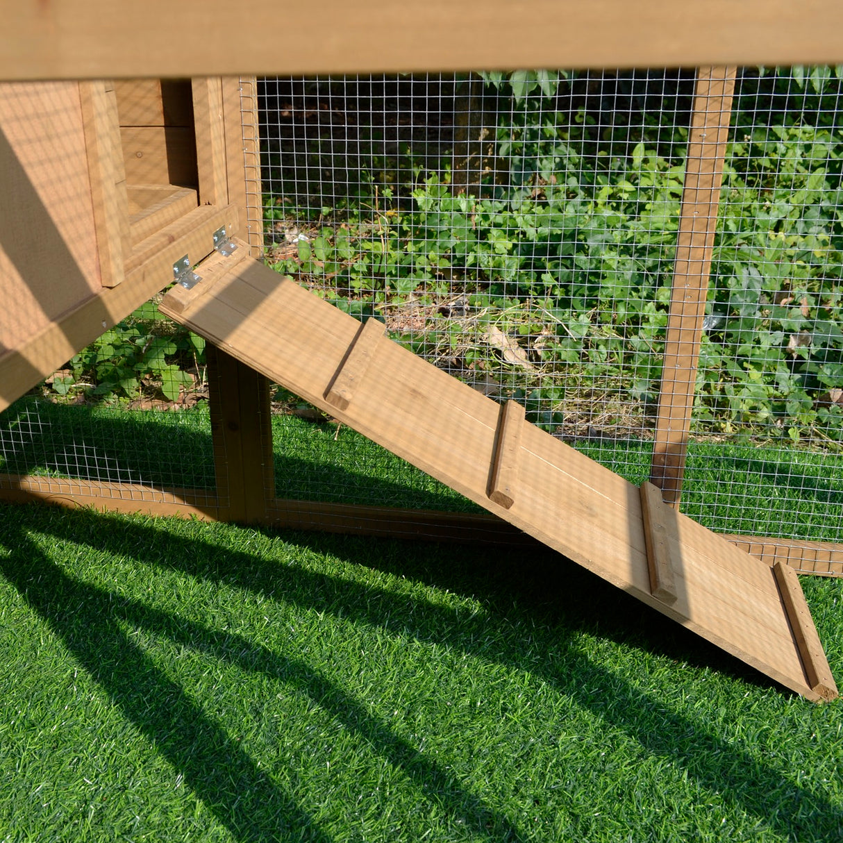 immagine-8-easycomfort-easycomfort-pollaio-per-galline-ovaiole-da-esterno-con-zona-di-corsa-zona-di-nidificazione-e-vassoio-estraibile-da-giardino-in-legno-200x80x105-cm-ean-8054144139388